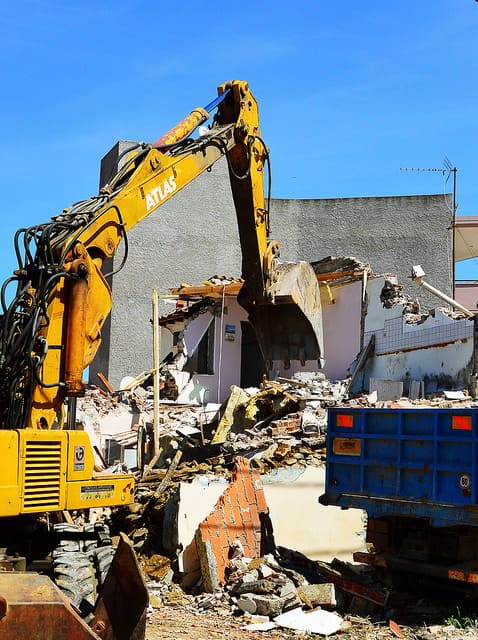 Controlled demolition services